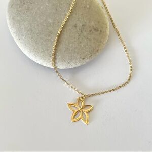 Plumeria Flower Hawaiian Necklace~18”chain~14K gold plated~Nickel/Lead free~NWOT